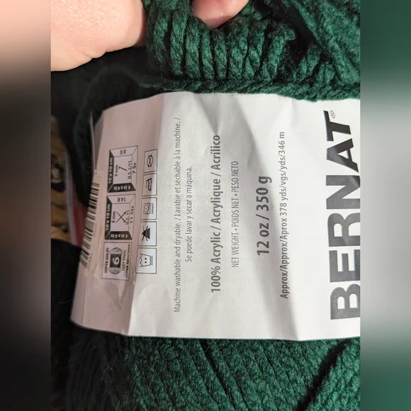 Bernat Softee Chunky Yarn in Dark Green, 4 Skiens Same Lot+ 1 Large Skien, Lot 1 - Picture 3 of 12